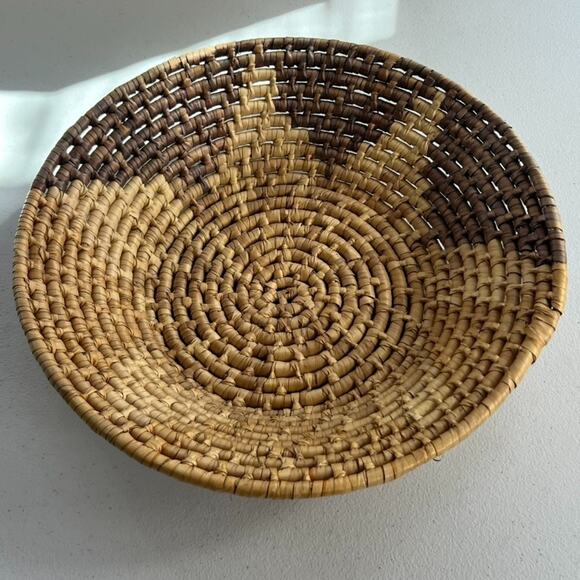 Native American Southwestern Shallow Coil Raffia Woven Basket 12" - Picture 3 of 8